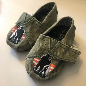 Toms T3 gorilla shoes 🦍